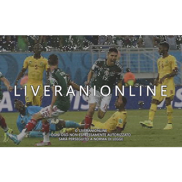 (140613) -- NATAL, June 13, 2014 () -- Mexico\'s Oribe Peralta (R, front) celebrates for his goal during a Group A match between Mexico and Cameroon of 2014 FIFA World Cup at the Estadio das Dunas Stadium in Natal, Brazil, June 13, 2014. (/Lui Siu Wai)(pcy) ©photoshot/Agenzia Aldo Liverani sas - ITALY ONLY - EDITORIAL USE ONLY - Messico v Camerun partita del Gruppo A Coppa del Mondo FIFA 2014 in Estadio das Dunas Stadium a Natal, Brasile, 13 giugno 2014