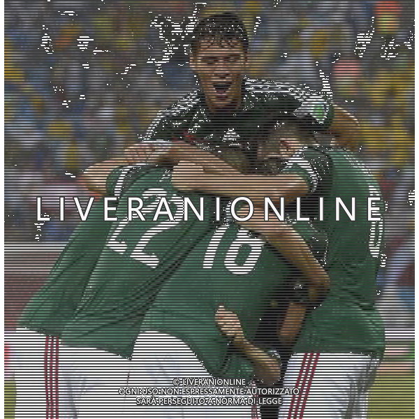 (140613) -- NATAL, June 13, 2014 () -- Mexico\'s players celebrate for Oribe Peralta\'s goal during a Group A match between Mexico and Cameroon of 2014 FIFA World Cup at the Estadio das Dunas Stadium in Natal, Brazil, June 13, 2014. (/Lui Siu Wai)(pcy) ©photoshot/Agenzia Aldo Liverani sas - ITALY ONLY - EDITORIAL USE ONLY - Messico v Camerun partita del Gruppo A Coppa del Mondo FIFA 2014 in Estadio das Dunas Stadium a Natal, Brasile, 13 giugno 2014