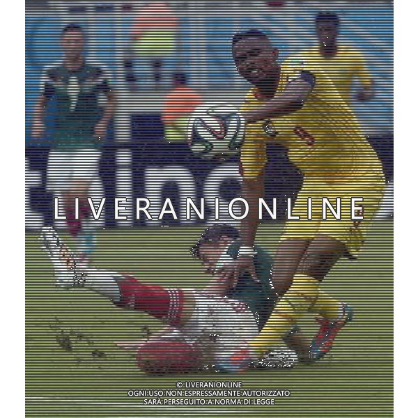 (140613) -- NATAL, June 13, 2014 () -- Cameroon\'s Samuel Eto\'o (R) competes with a Mexico\'s player Hector Moreno during a Group A match between Mexico and Cameroon of 2014 FIFA World Cup at the Estadio das Dunas Stadium in Natal, Brazil, June 13, 2014. (/Lui Siu Wai)(pcy) ©photoshot/Agenzia Aldo Liverani sas - ITALY ONLY - EDITORIAL USE ONLY - Messico v Camerun partita del Gruppo A Coppa del Mondo FIFA 2014 in Estadio das Dunas Stadium a Natal, Brasile, 13 giugno 2014