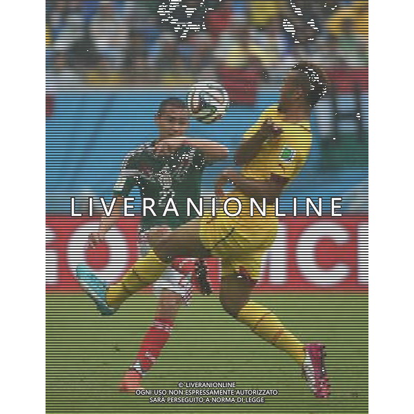 (140613) -- NATAL, June 13, 2014 () -- Mexico\'s Paul Aguilar vies with Cameroon\'s Eric Moting during a Group A match between Mexico and Cameroon of 2014 FIFA World Cup in the Estadio das Dunas Stadium in NATAL, Brazil, June 13, 2014. (/Guo Yong)(rh) ©photoshot/Agenzia Aldo Liverani sas - ITALY ONLY - EDITORIAL USE ONLY - Messico v Camerun partita del Gruppo A Coppa del Mondo FIFA 2014 in Estadio das Dunas Stadium a Natal, Brasile, 13 giugno 2014