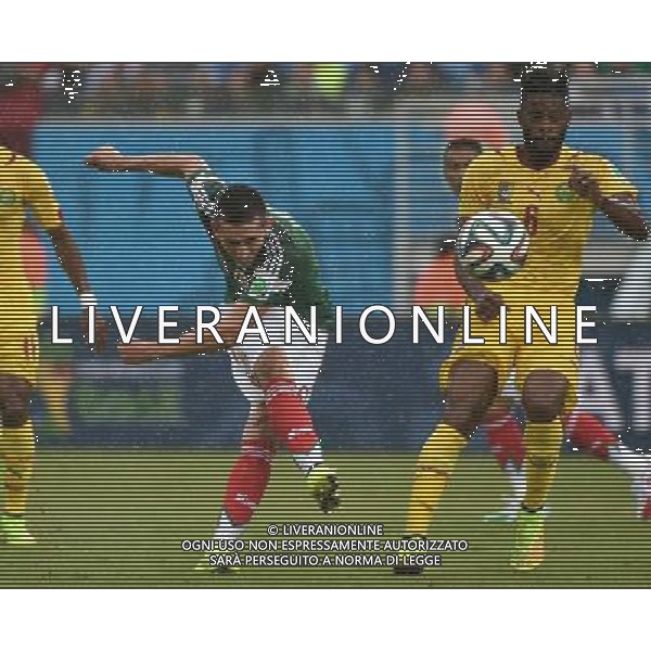 (140613) -- NATAL, June 13, 2014 () -- Mexico\'s Hector Herrera (C) passes the ball during a Group A match between Mexico and Cameroon of 2014 FIFA World Cup in the Estadio das Dunas Stadium in NATAL, Brazil, June 13, 2014. (/Guo Yong)(rh) ©photoshot/Agenzia Aldo Liverani sas - ITALY ONLY - EDITORIAL USE ONLY - Messico v Camerun partita del Gruppo A Coppa del Mondo FIFA 2014 in Estadio das Dunas Stadium a Natal, Brasile, 13 giugno 2014