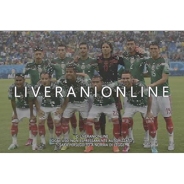 (140613) -- NATAL, June 13, 2014 () -- Mexico\'s players pose for a group photo before a Group A match between Mexico and Cameroon of 2014 FIFA World Cup at the Estadio das Dunas Stadium in Natal, Brazil, June 13, 2014. (/Lui Siu Wai)(pcy) ©photoshot/Agenzia Aldo Liverani sas - ITALY ONLY - EDITORIAL USE ONLY - Messico v Camerun partita del Gruppo A Coppa del Mondo FIFA 2014 in Estadio das Dunas Stadium a Natal, Brasile, 13 giugno 2014 - FORMAZIONE MESSICO