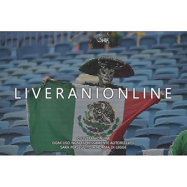 (140613) -- NATAL, June 13, 2014 () -- A Mexico\'s football fan is seen at the Estadio das Dunas Stadium where a Group A match between Mexico and Cameroon of 2014 FIFA World Cup will be held, in Natal, Brazil, June 13, 2014. (/Guo Yong)(rh) ©photoshot/Agenzia Aldo Liverani sas - ITALY ONLY - EDITORIAL USE ONLY - Messico v Camerun partita del Gruppo A Coppa del Mondo FIFA 2014 in Estadio das Dunas Stadium a Natal, Brasile, 13 giugno 2014