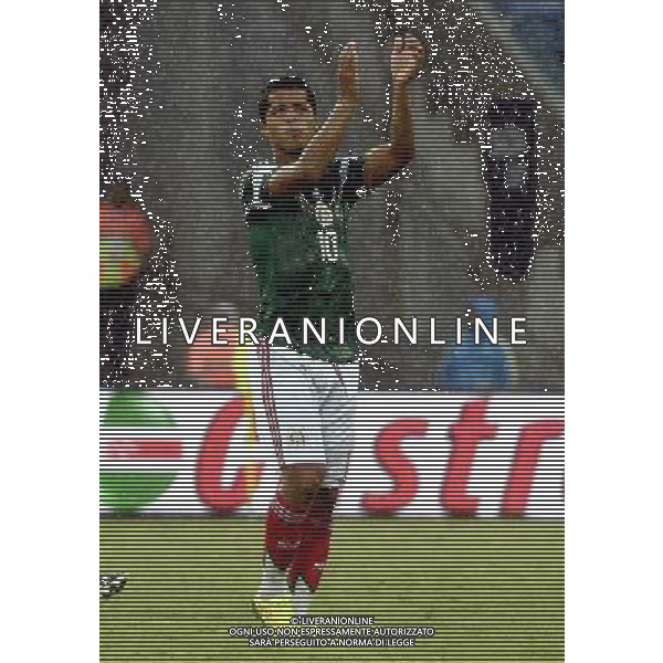 (140613) -- NATAL, June 13, 2014 () -- Mexico\'s Giovani dos Santos claps hands to appreciate Mexican fans after a Group A match between Mexico and Cameroon of 2014 FIFA World Cup in the Estadio das Dunas Stadium in NATAL, Brazil, June 13, 2014. Mexico won 1-0 over Cameroon on Friday.(/Lui Siu Wai)(rh) ©photoshot/Agenzia Aldo Liverani sas - ITALY ONLY - EDITORIAL USE ONLY - Messico v Camerun partita del Gruppo A Coppa del Mondo FIFA 2014 in Estadio das Dunas Stadium a Natal, Brasile, 13 giugno 2014