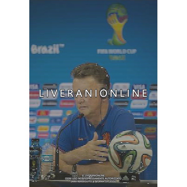 (140612) -- SALVADOR, June 12, 2014 () -- Netherlands\' coach Louis Van Gaal attends a press conference after a training session in Salvador, Brazil, on June 12, 2014.(/Yang Lei) ©photoshot/Agenzia Aldo Liverani sas - ITALY ONLY - EDITORIAL USE ONLY - Allenamento e conferenza stampa dei giocatori della nazionale dell\'olanda sul campo di Stadio Fonte Nova di Salvador, in Brasile, il 12 giugno 2014