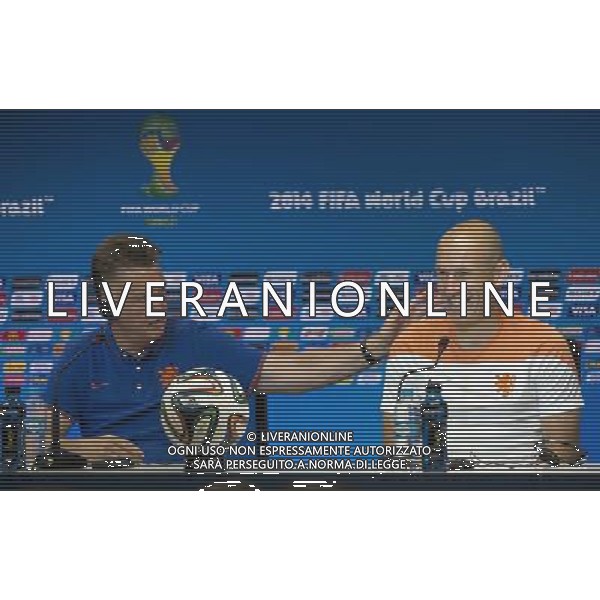 (140612) -- SALVADOR, June 12, 2014 () -- Netherlands\' Arjen Robben (R) and coach Louis Van Gaal attend a press conference after a training session in Salvador, Brazil, on June 12, 2014.(/Yang Lei) ©photoshot/Agenzia Aldo Liverani sas - ITALY ONLY - EDITORIAL USE ONLY - Allenamento e conferenza stampa dei giocatori della nazionale dell\'olanda sul campo di Stadio Fonte Nova di Salvador, in Brasile, il 12 giugno 2014
