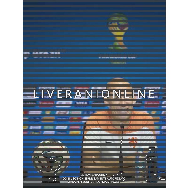 (140612) -- SALVADOR, June 12, 2014 () -- Netherlands\' Arjen Robben attends a press conference after a training session in Salvador, Brazil, on June 12, 2014.(/Yang Lei) ©photoshot/Agenzia Aldo Liverani sas - ITALY ONLY - EDITORIAL USE ONLY - Allenamento e conferenza stampa dei giocatori della nazionale dell\'olanda sul campo di Stadio Fonte Nova di Salvador, in Brasile, il 12 giugno 2014