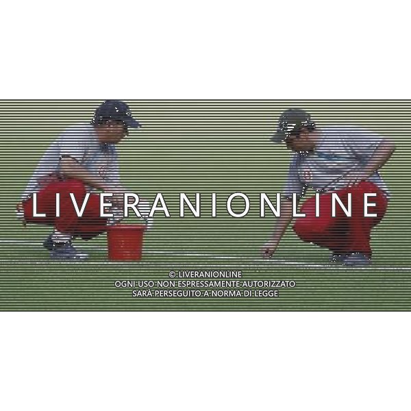 (140612) -- PORTO ALEGRE, June 12, 2014 () -- Two workers draw lines on the field of the Estadio Beira-Rio Stadium in Porto Alegre, Brazil, June 12, 2014. (/Chen Jianli)(pcy) ©photoshot/Agenzia Aldo Liverani sas - ITALY ONLY - EDITORIAL USE ONLY - Preparazione del campo dello stadio Beira Rio Stadium di Porto Alegre, in Brasile, 12 giugno 2014 per la coppa del mondo FIFA