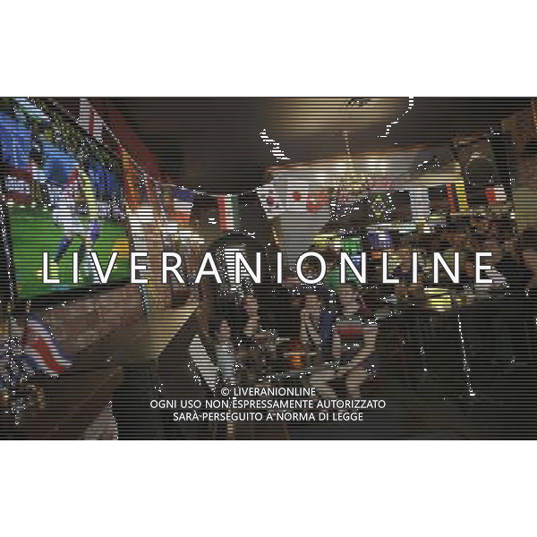 (140613) -- VANCOUVER, June 13, 2014 () -- Fans watch the televised World Cup opening match between Brazil and Croatia, at a restaurant in Vancouver, Canada, June 12, 2014. (/Liang Sen) ©photoshot/Agenzia Aldo Liverani sas - ITALY ONLY - EDITORIAL USE ONLY - L\'esultanza dei tifosi per la partita di apertura tra Brasile e Croazia Coppa del Mondo FIFA WORLD CUP BRASILE 12 giugno 2014
