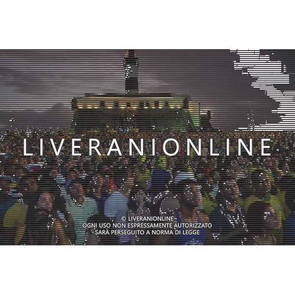 (140612) -- SALVADOR, June 12, 2014 () -- Brazilian football fans watch the opening match between Brazil and Croatia of 2014 FIFA World Cup at the Farol da Barra in Salvador, Bahia, Brazil,on June 12, 2014. Brazil won 3-1 over Croatia on Thursday. (/Jhon Paz) ©photoshot/Agenzia Aldo Liverani sas - ITALY ONLY - EDITORIAL USE ONLY - L\'esultanza dei tifosi per la partita di apertura tra Brasile e Croazia Coppa del Mondo FIFA WORLD CUP BRASILE 12 giugno 2014