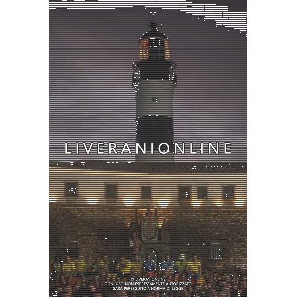 (140612) -- SALVADOR, June 12, 2014 () -- Brazilian football fans watch the opening match between Brazil and Croatia of 2014 FIFA World Cup at the Farol da Barra in Salvador, Bahia, Brazil,on June 12, 2014. Brazil won 3-1 over Croatia on Thursday. (/Jhon Paz) ©photoshot/Agenzia Aldo Liverani sas - ITALY ONLY - EDITORIAL USE ONLY - L\'esultanza dei tifosi per la partita di apertura tra Brasile e Croazia Coppa del Mondo FIFA WORLD CUP BRASILE 12 giugno 2014