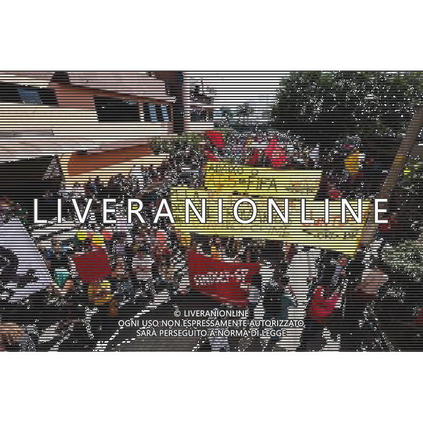 Demonstration of social movements in Sao Paulo, Brazil on June 12, 2014. The demonstration happens near the same avenue that leads to the Itaquerao stadium, where it occurs on the same day, the opening match of the World Cup between Brazil and Croatia. (Photo by Tiago Mazza Chiaravalloti/NurPhoto) ©photoshot/Agenzia Aldo Liverani sas - ITALY ONLY - EDITORIAL USE ONLY - Scontri tra manifestanti e polizia durante la manifestazione di Protesta e la dimostrazione dei movimenti sociali a Sao Paulo, in Brasile il 12 giugno 2014 nel giorno della partita inaugurale della Coppa del Mondo Fifa World Cup 