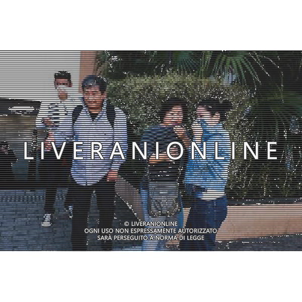 People protect themselves from tear gas next to a mall during demonstration of social movements and groups against the World Cup on June 12, 2014 in Sao Paulo, Brazil. Clashes occurred on the Radial Leste Avenue, a few kilometers from the Itaquerão stadium, where it occurs at the same day the opening match of the World Cup between Brazil and Croatia. (Photo by Tiago Mazza Chiaravalloti/NurPhoto) ©photoshot/Agenzia Aldo Liverani sas - ITALY ONLY - EDITORIAL USE ONLY - Scontri tra manifestanti e polizia durante la manifestazione di Protesta e la dimostrazione dei movimenti sociali a Sao Paulo, in Brasile il 12 giugno 2014 nel giorno della partita inaugurale della Coppa del Mondo Fifa World Cup 