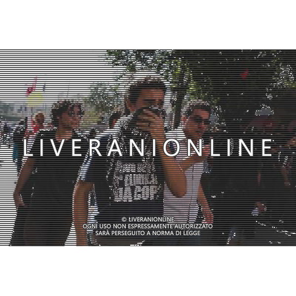 Protesters protect themselvesen from the effects of tear gas thrown by police during a demonstration of social movements in Sao Paulo, Brazil on June 12, 2014. The demonstration happens near the same avenue that leads to the Itaquerao stadium, where it occurs on the same day, the opening match of the World Cup between Brazil and Croatia. (Photo by Tiago Mazza Chiaravalloti/NurPhoto) ©photoshot/Agenzia Aldo Liverani sas - ITALY ONLY - EDITORIAL USE ONLY - Scontri tra manifestanti e polizia durante la manifestazione di Protesta e la dimostrazione dei movimenti sociali a Sao Paulo, in Brasile il 12 giugno 2014 nel giorno della partita inaugurale della Coppa del Mondo Fifa World Cup 