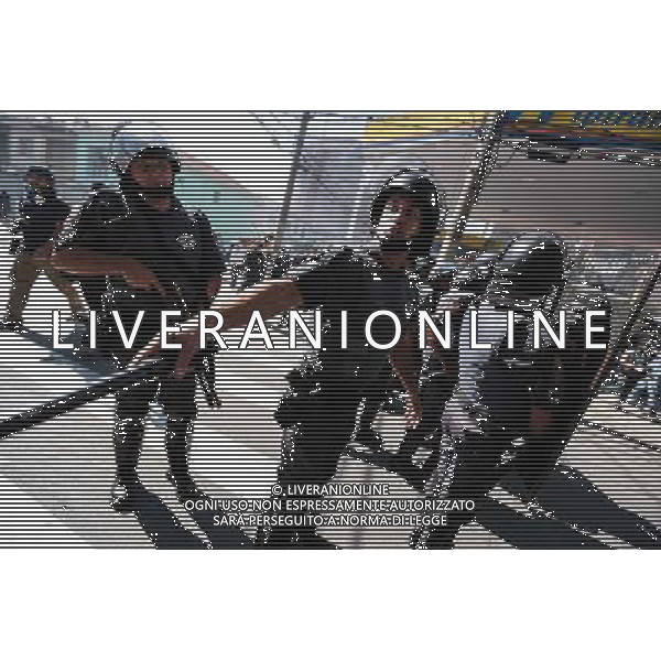 Riot policeman shout to protesters during a demonstration of social movements in Sao Paulo, Brazil on June 12, 2014. The demonstration happens near the same avenue that leads to the Itaquerao stadium, where it occurs on the same day, the opening match of the World Cup between Brazil and Croatia. (Photo by Tiago Mazza Chiaravalloti/NurPhoto) ©photoshot/Agenzia Aldo Liverani sas - ITALY ONLY - EDITORIAL USE ONLY - Scontri tra manifestanti e polizia durante la manifestazione di Protesta e la dimostrazione dei movimenti sociali a Sao Paulo, in Brasile il 12 giugno 2014 nel giorno della partita inaugurale della Coppa del Mondo Fifa World Cup 