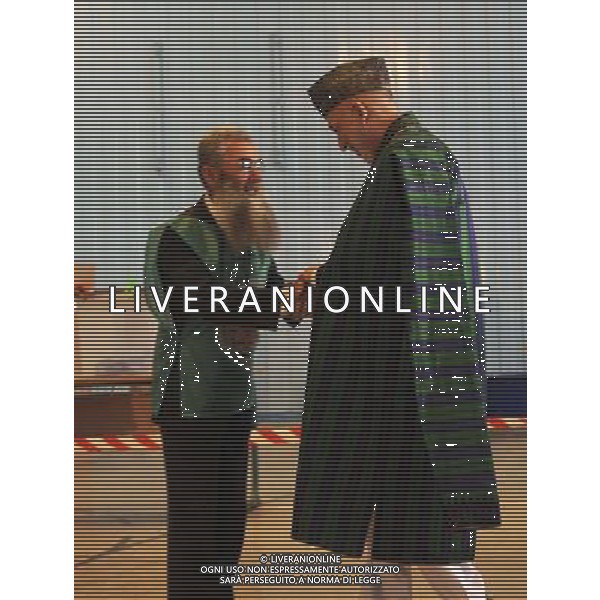 (140614) -- KABUL, June 14, 2014 () -- Afghan President Hamid Karzai (R) talks with an election commission officer after casting vote at a polling station in Kabul, Afghanistan on June 14, 2014. Voting for the country\'s next president began on Saturday morning and the final results will be announced on July 22. (/STR) ©PHOTOSHOT/Agenzia Aldo Liverani Sas - ITALY ONLY - EDITORIAL USE ONLY - Votazione per il ballottaggio delle elezioni presidenziali in un centro elettorale a Kabul, in Afghanistan, il 14 giugno, 2014