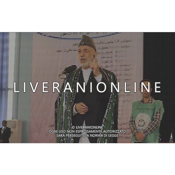 (140614) -- KABUL, June 14, 2014 () -- Afghan President Hamid Karzai (C) speaks after casting his vote at a polling station in Kabul, Afghanistan on June 14, 2014. Voting for the country\'s next president began on Saturday morning and the final results will be announced on July 22. (/STR) ©PHOTOSHOT/Agenzia Aldo Liverani Sas - ITALY ONLY - EDITORIAL USE ONLY - Votazione per il ballottaggio delle elezioni presidenziali in un centro elettorale a Kabul, in Afghanistan, il 14 giugno, 2014