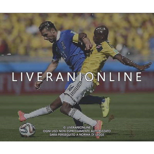 (140614) -- BELO HORIZONTE, June 14, 2014 () -- Colombia\'s Victor Ibarbo vies with Greece\'s Kostas Katsouranis during a Group C match between Colombia and Greece of 2014 FIFA World Cup in the Estadio Mineirao Stadium in Belo Horizonte, Brazil, June 14, 2014. (/Qi Heng)(rh) ©PHOTOSHOT/Agenzia Aldo Liverani Sas - ITALY ONLY - EDITORIAL USE ONLY - Colombia Vs Grecia partita del Gruppo C Coppa del Mondo FIFA 2014 Mineirao stadio Estadio a Belo Horizonte, in Brasile 14 Giugno 2014