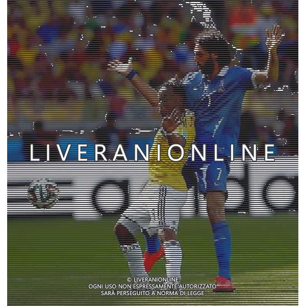 (140614) -- BELO HORIZONTE, June 14, 2014 () -- Colombia\'s Camilo Zuniga (L) defends Greece\'s Giorgios Samaras during a Group C match between Colombia and Greece of 2014 FIFA World Cup at the Estadio Mineirao Stadium in Belo Horizonte, Brazil, June 14, 2014. (/Liu Bin)(pcy) ©PHOTOSHOT/Agenzia Aldo Liverani Sas - ITALY ONLY - EDITORIAL USE ONLY - Colombia Vs Grecia partita del Gruppo C Coppa del Mondo FIFA 2014 Mineirao stadio Estadio a Belo Horizonte, in Brasile 14 Giugno 2014