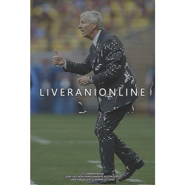 (140614) -- BELO HORIZONTE, June 14, 2014 () -- Colombia\'s coach Jose Pekerman instructs his players during a Group C match between Colombia and Greece of 2014 FIFA World Cup in the Estadio Mineirao Stadium in Belo Horizonte, Brazil, June 14, 2014. (/Qi Heng)(rh) ©PHOTOSHOT/Agenzia Aldo Liverani Sas - ITALY ONLY - EDITORIAL USE ONLY - Colombia Vs Grecia partita del Gruppo C Coppa del Mondo FIFA 2014 Mineirao stadio Estadio a Belo Horizonte, in Brasile 14 Giugno 2014