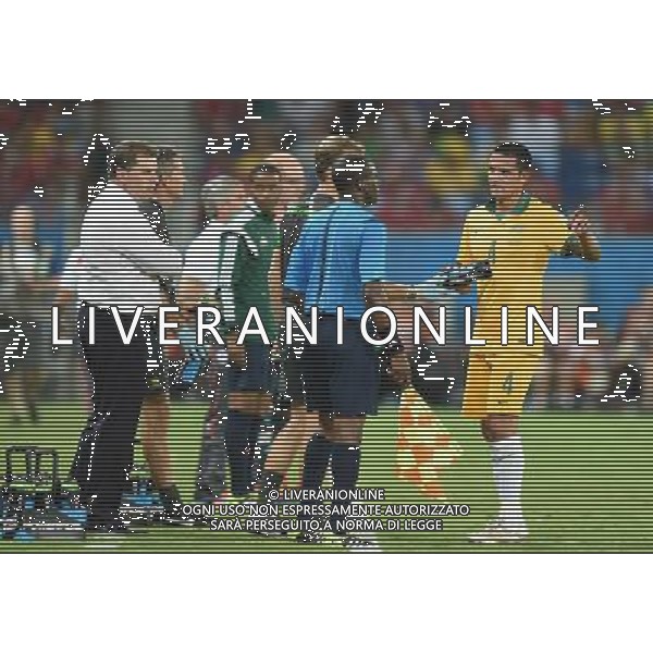 (140613) -- CUIABA, June 13, 2014 () -- Australia\'s Tim Cahill (1st R) talks to assistant referee Songuifolo Yeo (2nd R) during a Group B match between Chile and Australia of 2014 FIFA World Cup in the Arena Pantanal Stadium in Cuiaba, Brazil, June 13, 2014. (/Liu Dawei)(pcy) ©PHOTOSHOT/Agenzia Aldo Liverani Sas - ITALY ONLY - EDITORIAL USE ONLY - Cile v Australia partita del Gruppo B Coppa del mondo FIFA World Cup nel Pantanal stadio Arena di Cuiaba, Brasile, 13 giugno 2014