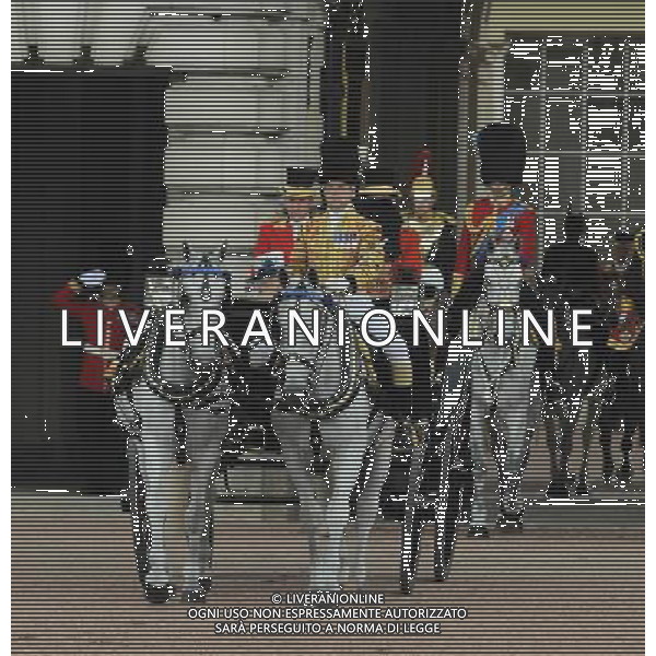 Queen Elizabeth II and the Duke of Edinburgh leaves Buckingham Palace to join Trooping the colour. The annual Queen\'s birthday Parade. Trooping the Colour with Queen Elizabeth and Royal Family, London, 14.06.14 ©PHOTOSHOT/Agenzia Aldo Liverani sas - ITALY ONLY - EDITORIAL USE ONLY - REALI INGLESI: La Regina Elisabetta II d\'inghilterra con i membri della famiglia reale al Trooping the Colour, la parata annuale del Compleanno della regina con partenza da Buckingham Palace a Londra