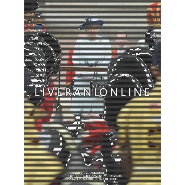 Queen Elizabeth II watched the procession at Buckingham Palace for the Trooping the of the Colour. The annual Queen\'s birthday Parade. Trooping the Colour ceremony, Buckingham Palace, London, UK, 14th June 2014 ©PHOTOSHOT/Agenzia Aldo Liverani sas - ITALY ONLY - EDITORIAL USE ONLY - REALI INGLESI: La Regina Elisabetta II d\'inghilterra con i membri della famiglia reale al Trooping the Colour, la parata annuale del Compleanno della regina con partenza da Buckingham Palace a Londra