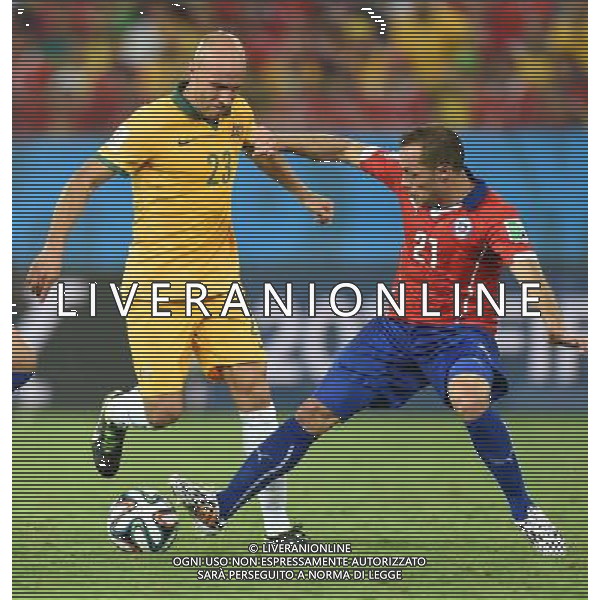 (140613) -- CUIABA, June 13, 2014 () -- Australia\'s Mark Bresciano (L) competes with Chile\'s Marcelo Diaz during a Group B match between Chile and Australia of 2014 FIFA World Cup in the Arena Pantanal Stadium in Cuiaba, Brazil, June 13, 2014. Chile won 3-1 over Australia on Friday. (/Liu Dawei)(pcy) ©PHOTOSHOT/Agenzia Aldo Liverani sas - ITALY ONLY - EDITORIAL USE ONLY - Cile Vs Australia partita del Gruppo B Coppa del mondo FIFA World Cup nel Pantanal stadio Arena di Cuiaba, Brasile, 13 giugno 2014