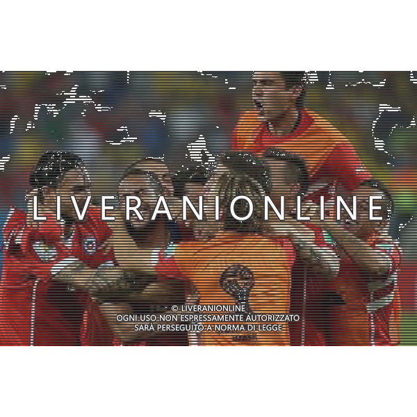 (140613) -- CUIABA, June 13, 2014 () -- Chile\'s Jean Beausejour celebrates his goal, Chile\'s third one, with teammates during a Group B match between Chile and Australia of 2014 FIFA World Cup in the Arena Pantanal Stadium in Cuiaba, Brazil, June 13, 2014. Chile won 3-1 over Australia on Friday. (/Li Ming)(rh) ©PHOTOSHOT/Agenzia Aldo Liverani sas - ITALY ONLY - EDITORIAL USE ONLY - Cile Vs Australia partita del Gruppo B Coppa del mondo FIFA World Cup nel Pantanal stadio Arena di Cuiaba, Brasile, 13 giugno 2014