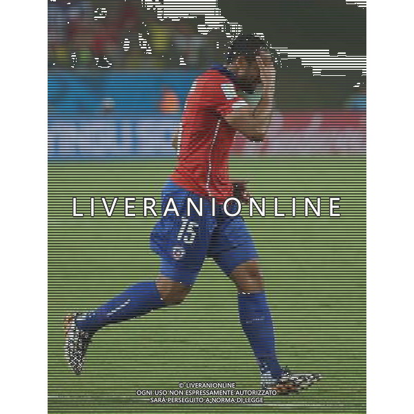 (140613) -- CUIABA, June 13, 2014 () -- Chile\'s Jean Beausejour reacts after scoring Chile\'s third goal during a Group B match between Chile and Australia of 2014 FIFA World Cup in the Arena Pantanal Stadium in Cuiaba, Brazil, June 13, 2014. Chile won 3-1 over Australia on Friday. (/Li Ming)(rh) ©PHOTOSHOT/Agenzia Aldo Liverani sas - ITALY ONLY - EDITORIAL USE ONLY - Cile Vs Australia partita del Gruppo B Coppa del mondo FIFA World Cup nel Pantanal stadio Arena di Cuiaba, Brasile, 13 giugno 2014