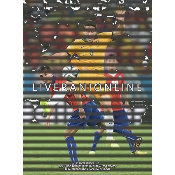(140613) -- CUIABA, June 13, 2014 () -- Australia\'s Mark Milligan vies for the ball during a Group B match between Chile and Australia of 2014 FIFA World Cup in the Arena Pantanal Stadium in Cuiaba, Brazil, June 13, 2014. Chile won 3-1 over Australia on Friday. (/Liu Dawei)(rh) ©PHOTOSHOT/Agenzia Aldo Liverani sas - ITALY ONLY - EDITORIAL USE ONLY - Cile Vs Australia partita del Gruppo B Coppa del mondo FIFA World Cup nel Pantanal stadio Arena di Cuiaba, Brasile, 13 giugno 2014