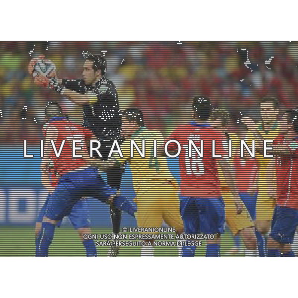 (140613) -- CUIABA, June 13, 2014 () -- Chile\'s goalkeeper Claudio Bravo (2nd L) saves the ball during a Group B match between Chile and Australia of 2014 FIFA World Cup in the Arena Pantanal Stadium in Cuiaba, Brazil, June 13, 2014. Chile won 3-1 over Australia on Friday. (/Liu Dawei)(rh) ©PHOTOSHOT/Agenzia Aldo Liverani sas - ITALY ONLY - EDITORIAL USE ONLY - Cile Vs Australia partita del Gruppo B Coppa del mondo FIFA World Cup nel Pantanal stadio Arena di Cuiaba, Brasile, 13 giugno 2014