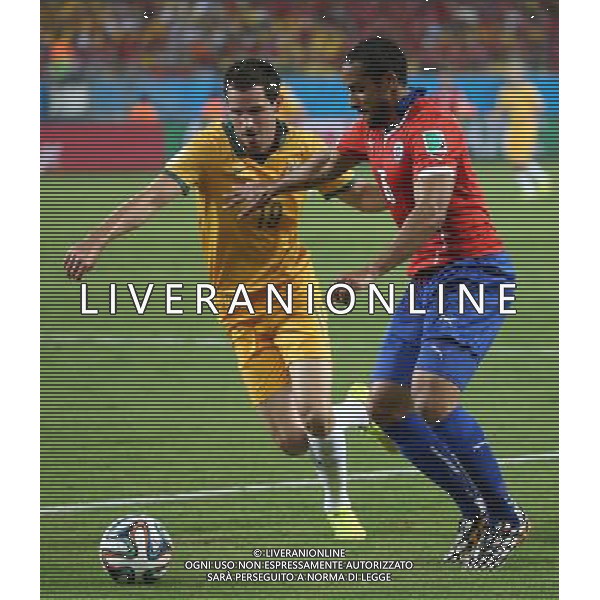 (140613) -- CUIABA, June 13, 2014 () -- Chile\'s Jean Beausejour vies with Australia\'s Ryan McGowan during a Group B match between Chile and Australia of 2014 FIFA World Cup in the Arena Pantanal Stadium in Cuiaba, Brazil, June 13, 2014. (/Li Ming)(rh) ©PHOTOSHOT/Agenzia Aldo Liverani sas - ITALY ONLY - EDITORIAL USE ONLY - Cile Vs Australia partita del Gruppo B Coppa del mondo FIFA World Cup nel Pantanal stadio Arena di Cuiaba, Brasile, 13 giugno 2014
