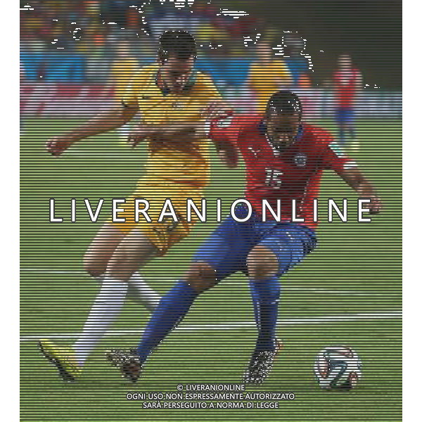 (140613) -- CUIABA, June 13, 2014 () -- Chile\'s Jean Beausejour vies with Australia\'s Ryan McGowan during a Group B match between Chile and Australia of 2014 FIFA World Cup in the Arena Pantanal Stadium in Cuiaba, Brazil, June 13, 2014. (/Li Ming)(rh) ©PHOTOSHOT/Agenzia Aldo Liverani sas - ITALY ONLY - EDITORIAL USE ONLY - Cile Vs Australia partita del Gruppo B Coppa del mondo FIFA World Cup nel Pantanal stadio Arena di Cuiaba, Brasile, 13 giugno 2014