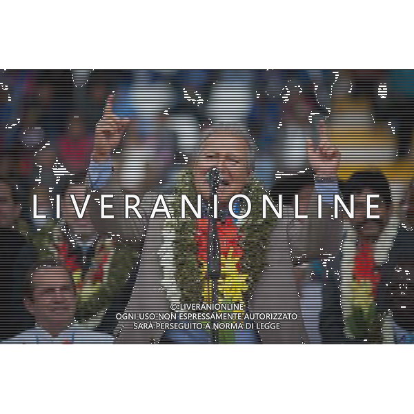 BO32 (140614) -- SANTA CRUZ, junio 14, 2014 (Xinhua) -- El presidente de El Salvador, Salvador Sánchez, pronuncia un discurso, durante un evento previo a la apertura de la Cumbre G77+China, en el Estadio \'Ramón Tahiuchi Aguilera\', en Santa Cruz, Bolivia, el 14 de junio de 2014. El sábado se inaugura la Cumbre del G77+China que prevé aprobar un documento de más de 200 puntos, base de debate en la Organización de las Naciones Unidas (ONU) en 2015 para definir los próximos desafíos de desarrollo. (Xinhua/Pedro Mera) (pm) ©PHOTOSHOT/Agenzia Aldo Liverani sas - ITALY ONLY - EDITORIAL USE ONLY - Pre-apertura del vertice Cina + G77 a Santa Cruz, in Bolivia, il 14 giugno 2014 basato sulla discussione presso le Nazioni Unite (ONU) nel 2015 per definire le sfide di sviluppo successivi
