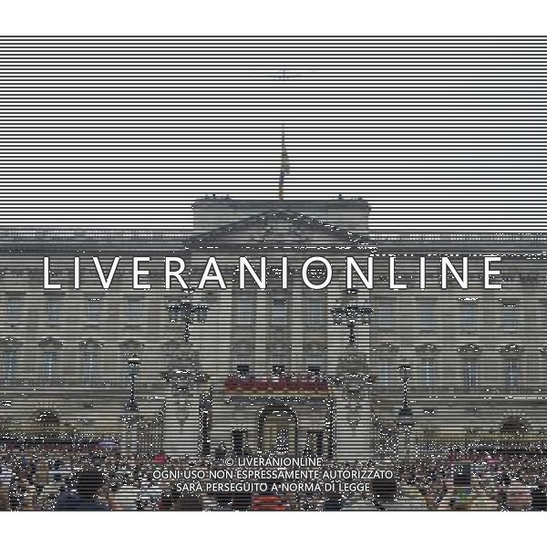 Aircraft flies over Buckingham Palace to mark the end of the annual Trooping of the Colour. Trooping the Colour ceremony, London, UK, 14th April 2014 ©PHOTOSHOT/Agenzia Aldo Liverani Sas - ITALY ONLY - EDITORIAL USE ONLY