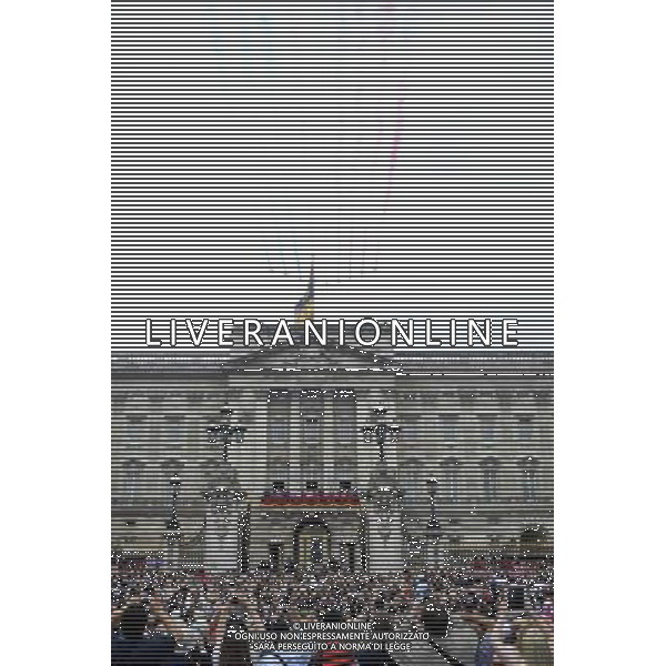 Aircraft flies over Buckingham Palace to mark the end of the annual Trooping of the Colour. Trooping the Colour ceremony, London, UK, 14th April 2014 ©PHOTOSHOT/Agenzia Aldo Liverani Sas - ITALY ONLY - EDITORIAL USE ONLY