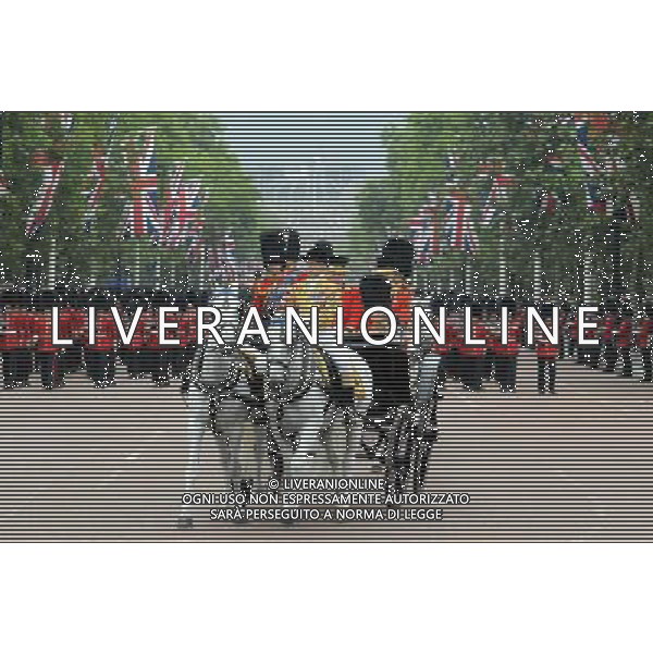 The Queens carriage arrives back at Buckingham Palace for Trooping the Colour. Trooping the Colour ceremony, London, UK, 14th April 2014 ©PHOTOSHOT/Agenzia Aldo Liverani Sas - ITALY ONLY - EDITORIAL USE ONLY