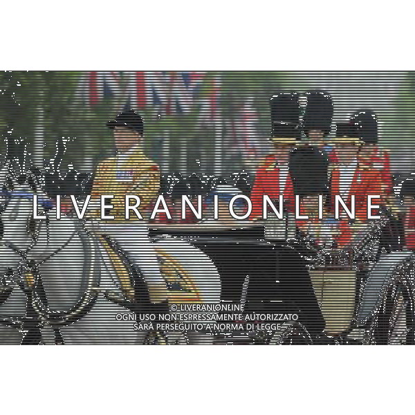 The Queens carriage arrives back at Buckingham Palace for Trooping the Colour. Trooping the Colour ceremony, London, UK, 14th April 2014 ©PHOTOSHOT/Agenzia Aldo Liverani Sas - ITALY ONLY - EDITORIAL USE ONLY