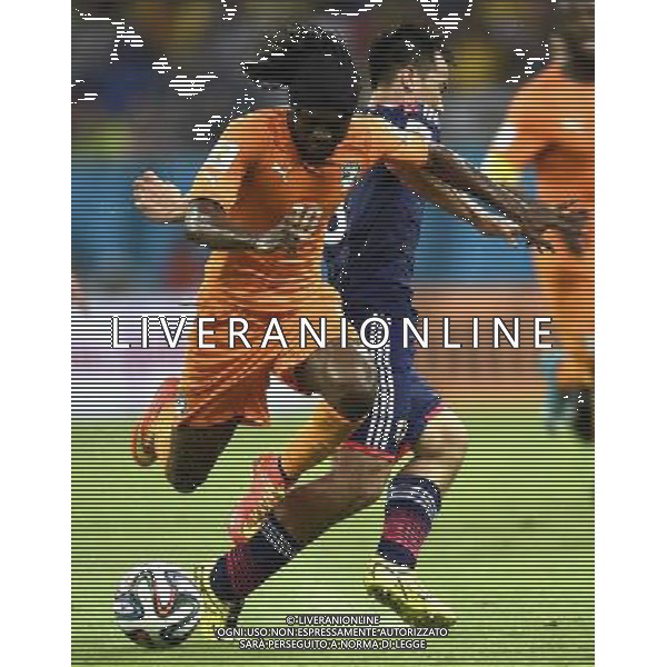 (140614) -- RECIFE, June 14, 2014 () -- Cote d\'Ivoire\'s Gervinho (L) breaks through during a Group C match between Cote d\'Ivoire and Japan of 2014 FIFA World Cup at the Arena Pernambuco Stadium in Recife, Brazil, June 14, 2014. (/Yang Lei)(pcy) ©PHOTOSHOT/Agenzia Aldo Liverani Sas - ITALY ONLY - EDITORIAL USE ONLY - Costa d\'Avorio Vs Giappone partita del Gruppo C della coppa del mondo 2014 FIFA World Cup Stadium Arena Pernambuco a Recife, in Brasile, 14 giugno 2014