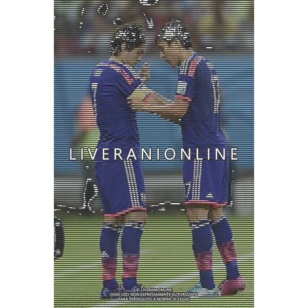 (140614) -- RECIFE, June 14, 2014 () -- Japan\'s Makoto Hasebe (R) gives the captain badge to Yasuhito Endo during a Group C match between Cote d\'Ivoire and Japan of 2014 FIFA World Cup at the Arena Pernambuco Stadium in Recife, Brazil, June 14, 2014. (/Yang Lei)(pcy) ©PHOTOSHOT/Agenzia Aldo Liverani Sas - ITALY ONLY - EDITORIAL USE ONLY - Costa d\'Avorio Vs Giappone partita del Gruppo C della coppa del mondo 2014 FIFA World Cup Stadium Arena Pernambuco a Recife, in Brasile, 14 giugno 2014