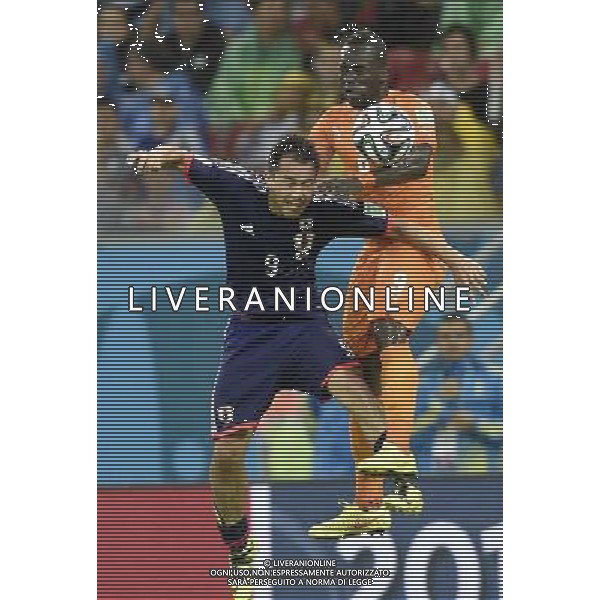 (140614) -- RECIFE, June 14, 2014 () -- Cote d\'Ivoire\'s Cheick Tiote (R) competes with Japan\'s Shinji Okazaki for a headball during a Group C match between Cote d\'Ivoire and Japan of 2014 FIFA World Cup at the Arena Pernambuco Stadium in Recife, Brazil, June 14, 2014. (/Yang Lei)(pcy) ©PHOTOSHOT/Agenzia Aldo Liverani Sas - ITALY ONLY - EDITORIAL USE ONLY - Costa d\'Avorio Vs Giappone partita del Gruppo C della coppa del mondo 2014 FIFA World Cup Stadium Arena Pernambuco a Recife, in Brasile, 14 giugno 2014