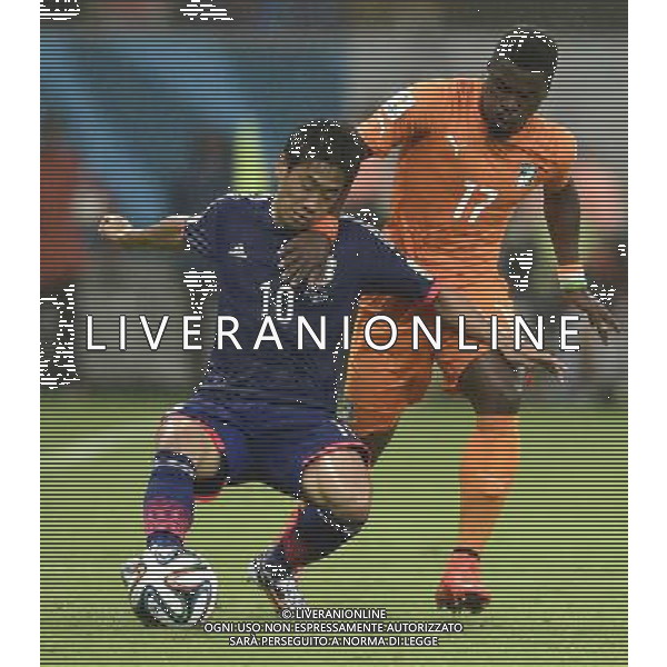 (140614) -- RECIFE, June 14, 2014 () -- Japan\'s Shinji Kagawa (L) vies with Cote d\'Ivoire\'s Serge Aurier during a Group C match between Cote d\'Ivoire and Japan of 2014 FIFA World Cup at the Arena Pernambuco Stadium in Recife, Brazil, June 14, 2014. (/Yang Lei)(pcy) ©PHOTOSHOT/Agenzia Aldo Liverani Sas - ITALY ONLY - EDITORIAL USE ONLY - Costa d\'Avorio Vs Giappone partita del Gruppo C della coppa del mondo 2014 FIFA World Cup Stadium Arena Pernambuco a Recife, in Brasile, 14 giugno 2014