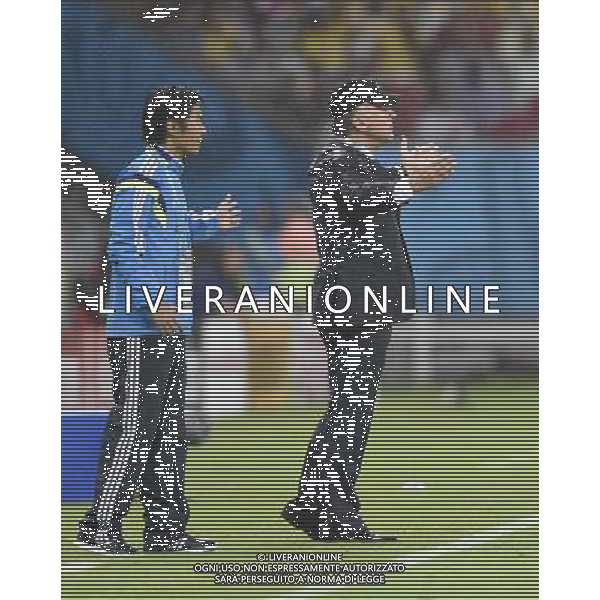 (140614) -- RECIFE, June 14, 2014 () -- Japan\'s coach Alberto Zaccheroni (R) makes a gesture to players on the field during a Group C match between Cote d\'Ivoire and Japan of 2014 FIFA World Cup at the Arena Pernambuco Stadium in Recife, Brazil, June 14, 2014. (/Yang Lei)(pcy) ©PHOTOSHOT/Agenzia Aldo Liverani Sas - ITALY ONLY - EDITORIAL USE ONLY - Costa d\'Avorio Vs Giappone partita del Gruppo C della coppa del mondo 2014 FIFA World Cup Stadium Arena Pernambuco a Recife, in Brasile, 14 giugno 2014