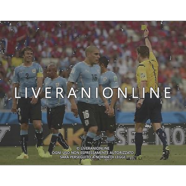 (140614) -- FORTALEZA, June 14, 2014 () -- Uruguay\'s players react as German referee Felix Brych (1st R) gives a yellow card during a Group D match between Uruguay and Costa Rica of 2014 FIFA World Cup at the Estadio Castelao Stadium in Fortaleza, Brazil, June 14, 2014. (/Lui Siu Wai)(pcy) ©PHOTOSHOT/Agenzia Aldo Liverani sas - ITALY ONLY - EDITORIAL USE ONLY - Uruguay vs Costa Rica partita del Gruppo D della Coppa del mondo FIFA 2014 Castelao stadio Estadio a Fortaleza, in Brasile, 14 Giugno 2014