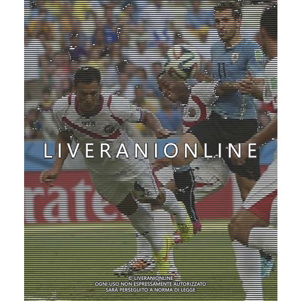 (140614) -- FORTALEZA, June 14, 2014 () -- Uruguay\'s Cristian Stuani (3rd L) competes with Costa Rica\'s Michael Umana (1st L) and Junior Diaz (2nd L) during a Group D match between Uruguay and Costa Rica of 2014 FIFA World Cup at the Estadio Castelao Stadium in Fortaleza, Brazil, June 14, 2014. (/Lui Siu Wai)(pcy) ©PHOTOSHOT/Agenzia Aldo Liverani sas - ITALY ONLY - EDITORIAL USE ONLY - Uruguay vs Costa Rica partita del Gruppo D della Coppa del mondo FIFA 2014 Castelao stadio Estadio a Fortaleza, in Brasile, 14 Giugno 2014
