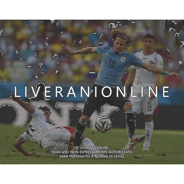 (140614) -- FORTALEZA, June 14, 2014 () -- Uruguay\'s Diego Forlan vies for the ball during a Group D match between Uruguay and Costa Rica of 2014 FIFA World Cup in the Estadio Castelao Stadium in Fortaleza, Brazil, June 14, 2014. (/Guo Yong)(rh) ©PHOTOSHOT/Agenzia Aldo Liverani sas - ITALY ONLY - EDITORIAL USE ONLY - Uruguay vs Costa Rica partita del Gruppo D della Coppa del mondo FIFA 2014 Castelao stadio Estadio a Fortaleza, in Brasile, 14 Giugno 2014