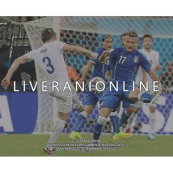 (140614) -- MANAUS, June 14, 2014 () -- Italy\'s Giorgio Chiellini (L) vies with England\'s Ciro Immobile during a Group D match between England and Italy of 2014 FIFA World Cup at the Arena Amazonia Stadium in Manaus, Brazil, June 14, 2014. Italy won 2-1 over England on Saturday. (/Xu Zijian)(pcy) AG ALDOL IVERANI SAS ONLY ITALY