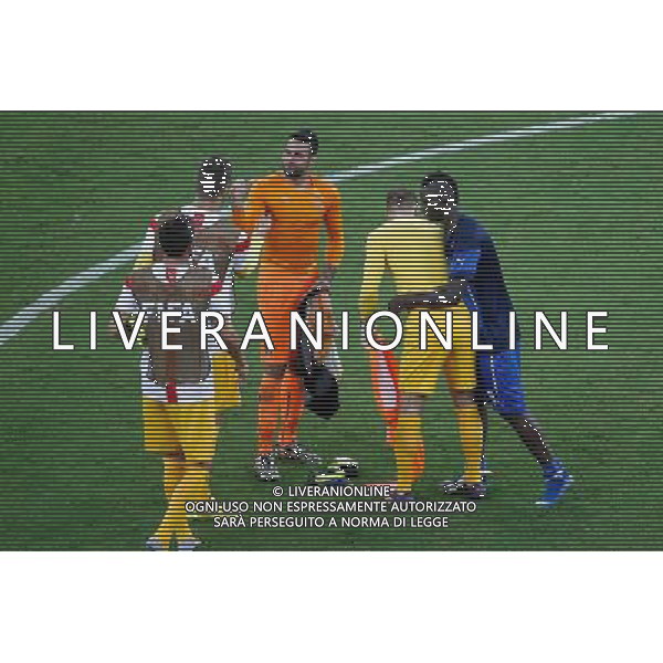 (140614) -- MANAUS, June 14, 2014 () -- Italy\'s players greet each other at the end of a Group D match between England and Italy of 2014 FIFA World Cup at the Arena Amazonia Stadium in Manaus, Brazil, June 14, 2014. Italy won 2-1 over England on Saturday. (/Liao Yujie)(pcy) AG ALDOL IVERANI SAS ONLY ITALY