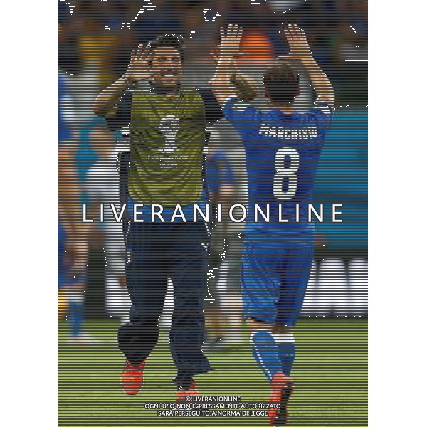 (140614) -- MANAUS, June 14, 2014 () -- Italy\'s players celebrate the goal during a Group D match between England and Italy of 2014 FIFA World Cup in the Arena Amazonia Stadium in Manaus, Brazil, June 14, 2014. Italy won 2-1 over England on Saturday.(/Wang Lili)(rh) AG ALDOL IVERANI SAS ONLY ITALY